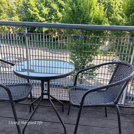 Apartamento Balcony-View With Free And Secured Parking Mánchester Exterior foto