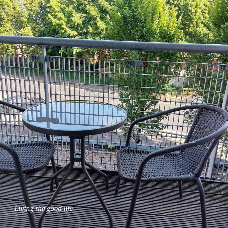 Apartamento Balcony-View With Free And Secured Parking Mánchester Exterior foto
